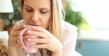 От боли и дискомфорта: 5 видов чая, которые помогут успокоить желудок