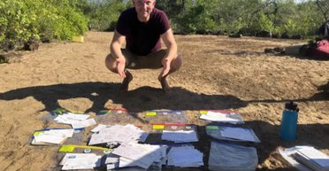 Прекрасна причина: чоловік подолав майже 50 тисяч км, щоб доставити 50 листів (фото)