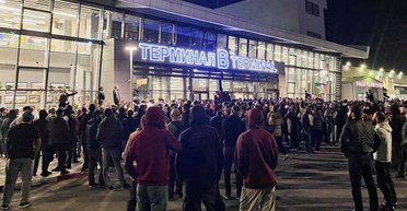 Захват аэропорта в Махачкале: будет ли "мусульманский бунт" в России после разборок в Дагестане