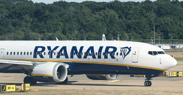 Пассажиров начало подкидывать с кресел: самолет пришлось срочно разворачивать в небе