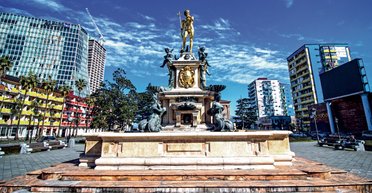 Город вверх тормашками. Как провести уик-энд в Батуми