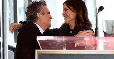 Колишня дружина Бена Аффлека запалила із зіркою "Месників" на Алеї слави (відео)