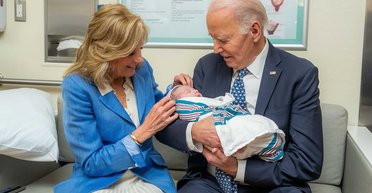 Онучка Джо Байдена вперше показала обличчя його новонародженого правнука