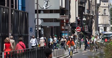 Бэнкси сам попросил: во Франции осудили вора, укравшего знак парковки с нарисованной крысой