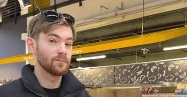 Британец приехал в Украину и не поверил своим глазам, когда зашел в супермаркет (фото)