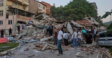 В Турции произошло сильное землетрясение: разрушены десяток зданий, есть пострадавшие
