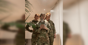 Три медикині ЗСУ в Лондоні врятували чоловіка, який потрапив у ДТП (фото)