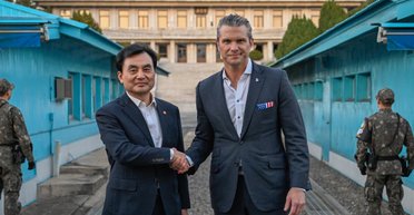 Министр войны США Пит Хегсет явился на границу с КНДР вместо Трампа (видео)