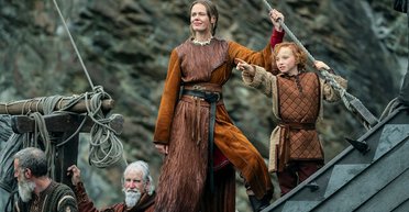 "Викинги: Вальхалла". Как неспешный сериал о битвах и дуэлях спасла шведка Фрида Густавссон