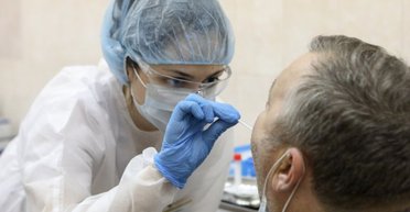 Безкоштовний сир МОЗ. Як держава заощадила за рахунок лікарів на тестуванні коронавірусу