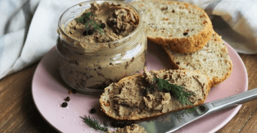 Паштет зі шпротів із вершками та коньяком: смачна закуска за 15 хвилин