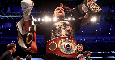 Чув "Шахеди" по WhatsApp: Усик розповів, що переживає його сім'я в Україні (відео)