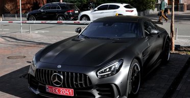 585-сильный раритет: в Киеве заметили экстремальный суперкар Mercedes (фото)