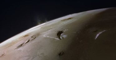 Юпітер та Іо крупним планом: зонд NASA побачив озера з лави на супутнику планети (фото)