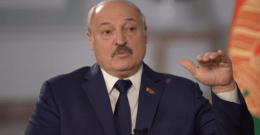 Договаривались о сдаче в плен: Лукашенко рассказал о звонках от украинских генералов