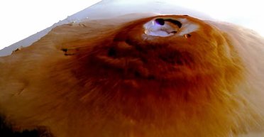 Считалось это невозможно: на самой высокой горе на Марсе впервые нашли водяной лед (фото)