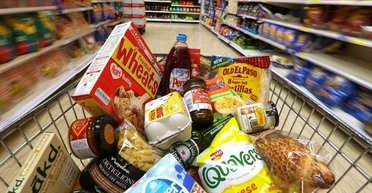 От пауэрбанков до консервов. ТОП-10 товаров, которыми запасаются украинцы во время войны