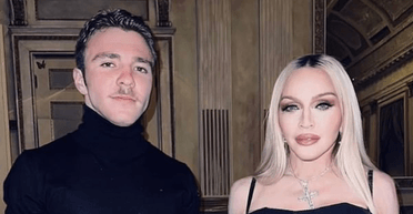 Мадонна показала, як її син малював оголену модель (відео)