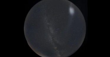 У небі над Європою помітили дивну хмару: вона з'явилася з космосу (фото)