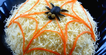 Салат "Павутинка" з куркою, викладений шарами: рецепт красивої та смачної страви