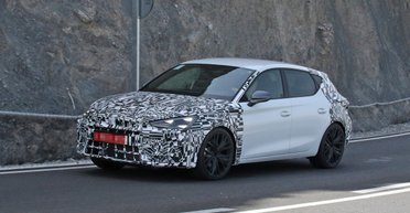Іспанський брат Volkswagen Golf: новий хетчбек від Seat розсекретили до прем'єри (фото)