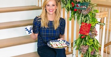 Оливье по-голливудски и кекс Риз Уизерспун. Топ рождественских рецептов знаменитостей