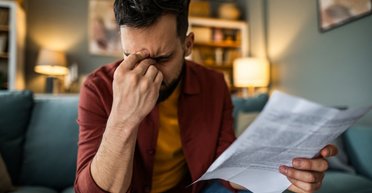 Долговая ловушка микрокредитов: какие права у заемщиков и как спастись от коллекторов