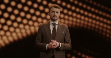 В дом Евгения Яновича попал российский дрон: актер рассказал подробности