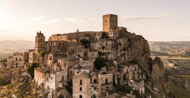 Ніхто не живе, але всі приїжджають: 16 загадкових туристичних локацій (фото, відео)