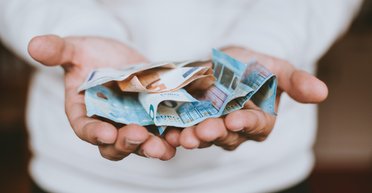 Если помощи Запада не будет: эксперты рассказали, на какие непопулярные шаги придется пойти властям