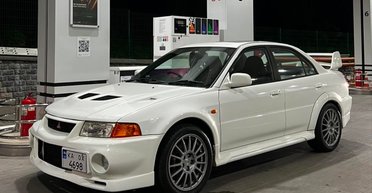 Звезда 90-х: в Украине появился легендарный японский спорткар (фото)