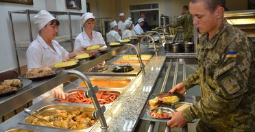 Міноборони закупило продукти харчування для військових дорожче, ніж у Глиняної та Гринкевича, — ЗМІ