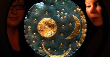 Небесный диск из Небры. Британский музей покажет старейшую в мире звездную карту (фото)