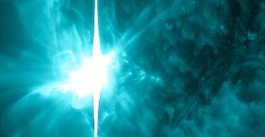 Сонце знову вдарило по Землі: два континенти залишилися без зв'язку, але це тільки початок (відео)