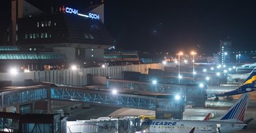 В Сочи и Туапсе взрывы, в Твери БпЛА влетел в многоэтажку: Россию атакуют дроны (видео)