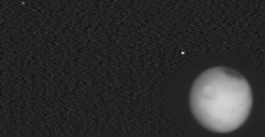 Найбільший апарат NASA зробив рідкісне фото Марса і його супутників разом (фото)