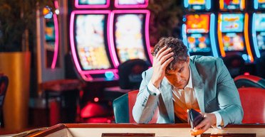 Возьмут на карандаш. В Украине создадут реестр лудоманов: что это