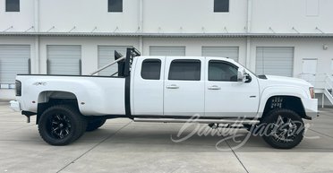 6 дверей и 9 мест: с молотка уйдет уникальный пикап-лимузин от General Motors (фото)