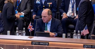 Понад 200 000: Київ отримав від Лондона в 15 разів більше снарядів, ніж планували, — Воллес