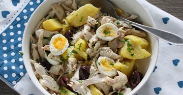 Салат из курицы и картофеля: рецепт превосходного холодного блюда на ужин