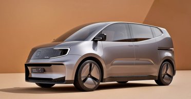 От создателя Aston Martin: в Британии выпустили электрокар для лиц с инвалидностью (видео)