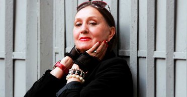 Женщина, которая играет. Как актриса Лариса Кадочникова держит удар