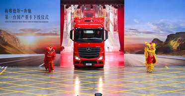 Причастные к Медведчуку компании поставляли тягачи Mercedes-Benz в РФ и в Луганск, — "Схемы"