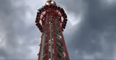 Отключение электричества: в Одессе люди застряли на аттракционе высотой 60 метров (видео)