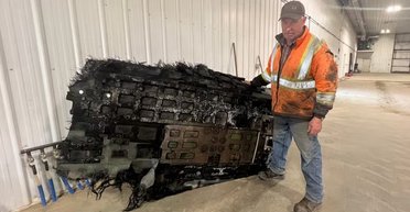 Двометровий прибулець із космосу впав на ферму жителя Канади: що з'ясували вчені (фото)