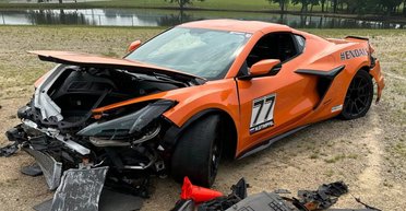 Новейший сверхмощный Chevrolet Corvette за $100 000 разбили вскоре после покупки (видео)