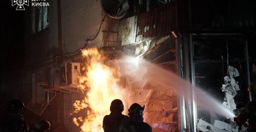 "Шахеды" атаковали Киев: горела многоэтажка, есть раненые (фото)