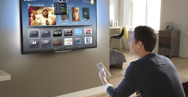 Не раз в день, не раз в неделю: как правильно чистить телевизор, чтобы он работал лучше