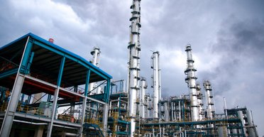 Українські дрони ліквідували один із найбільших російських НПЗ: як це вплинуло на ціни на нафту