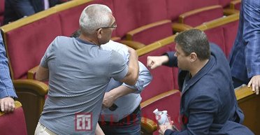 Почему возвращается ненависть? Как политика снова начинает разрывать Украину